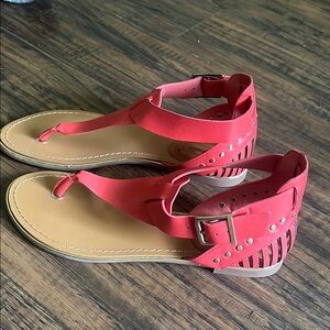 Women's coral/red super cute candles size 7